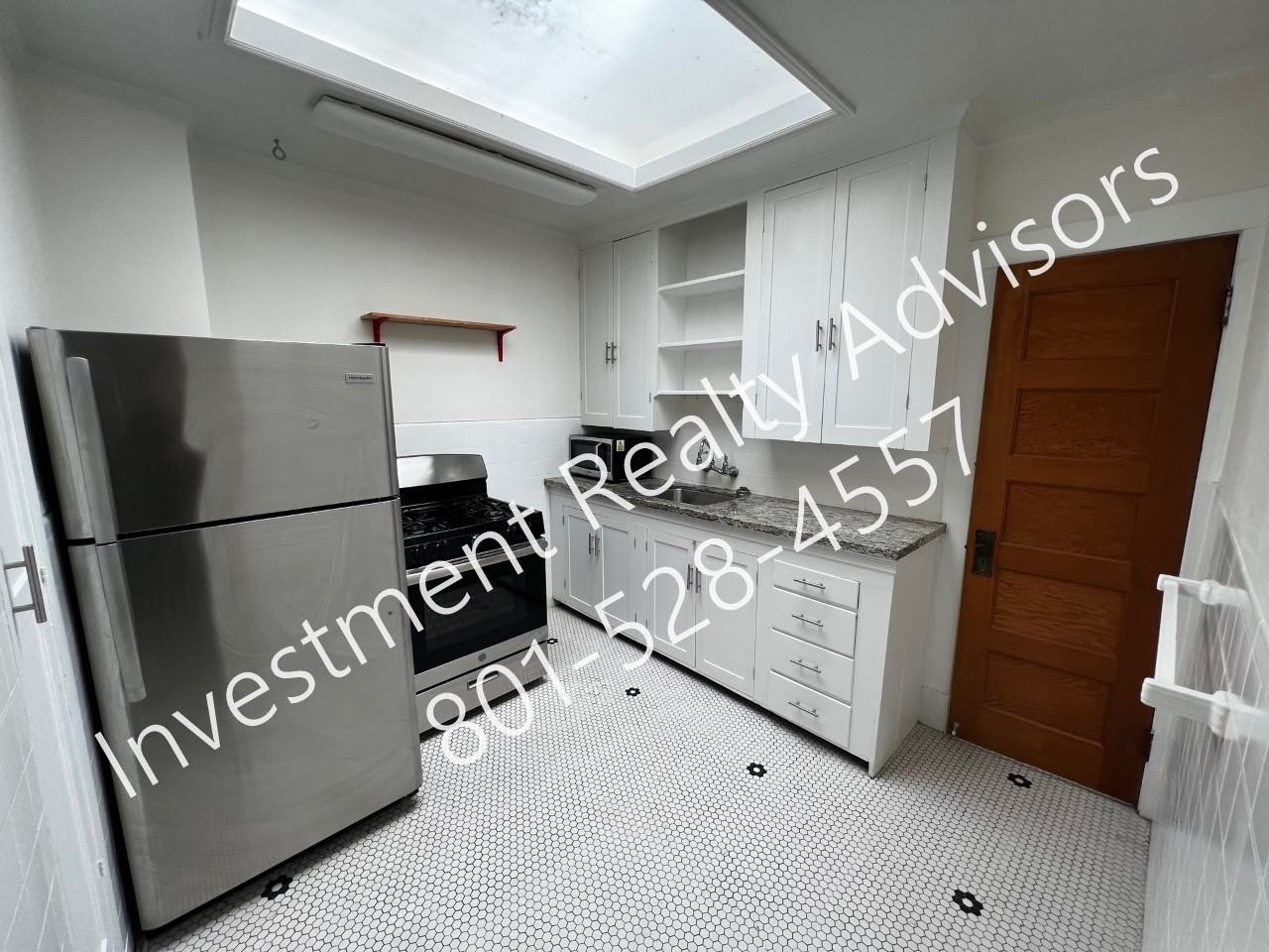 230 N Spencer Ct - Photo 3 of 8