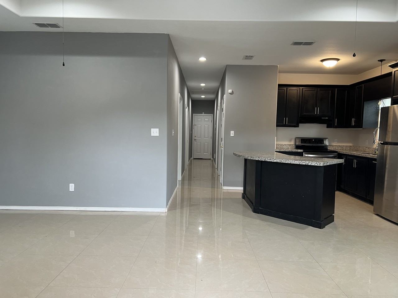 437 Yoakum St - Photo 2 of 11