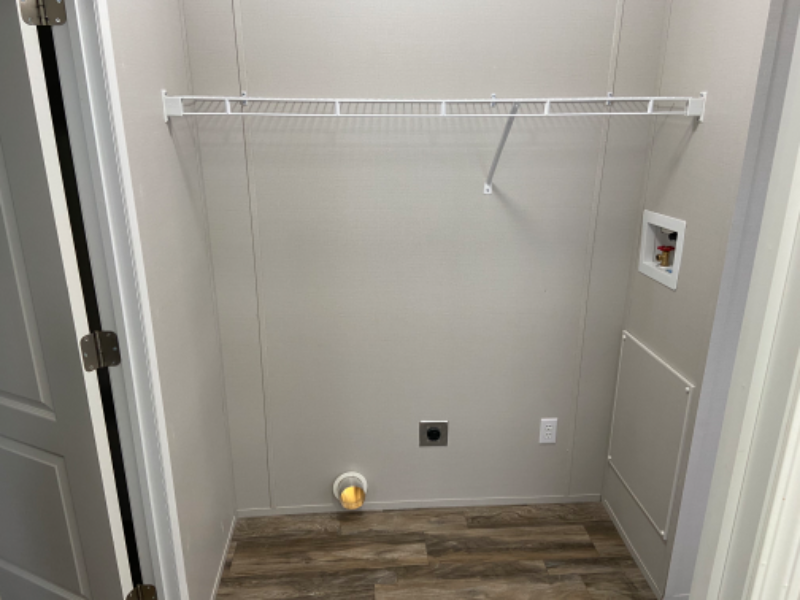 9859 Shepherd Rd - Photo 5 of 8