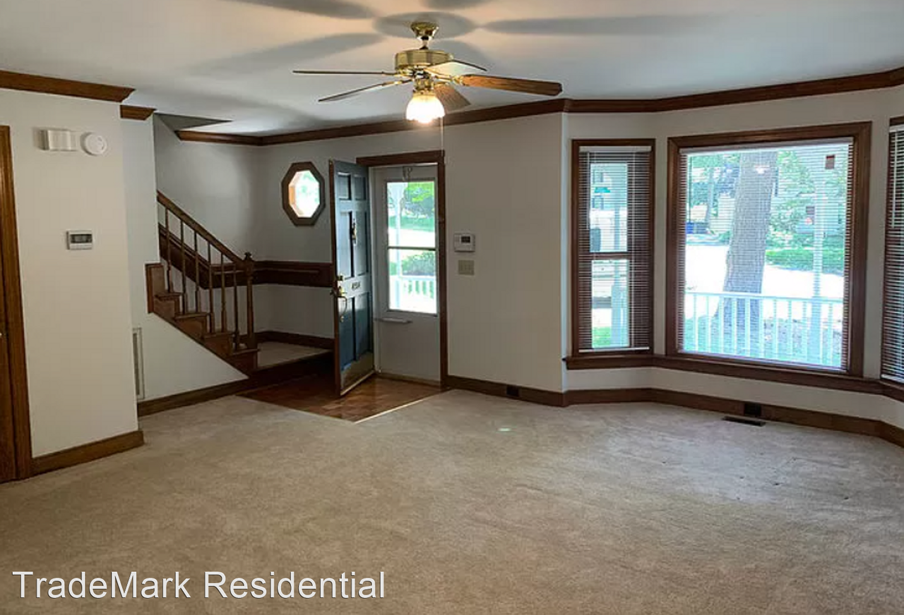 4904 Kinross Ct - Photo 3 of 11