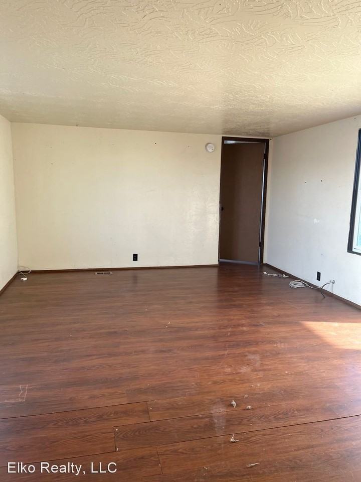 1657 Puett Dr - Photo 2 of 8