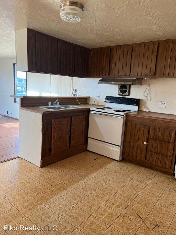 1657 Puett Dr - Photo 3 of 8