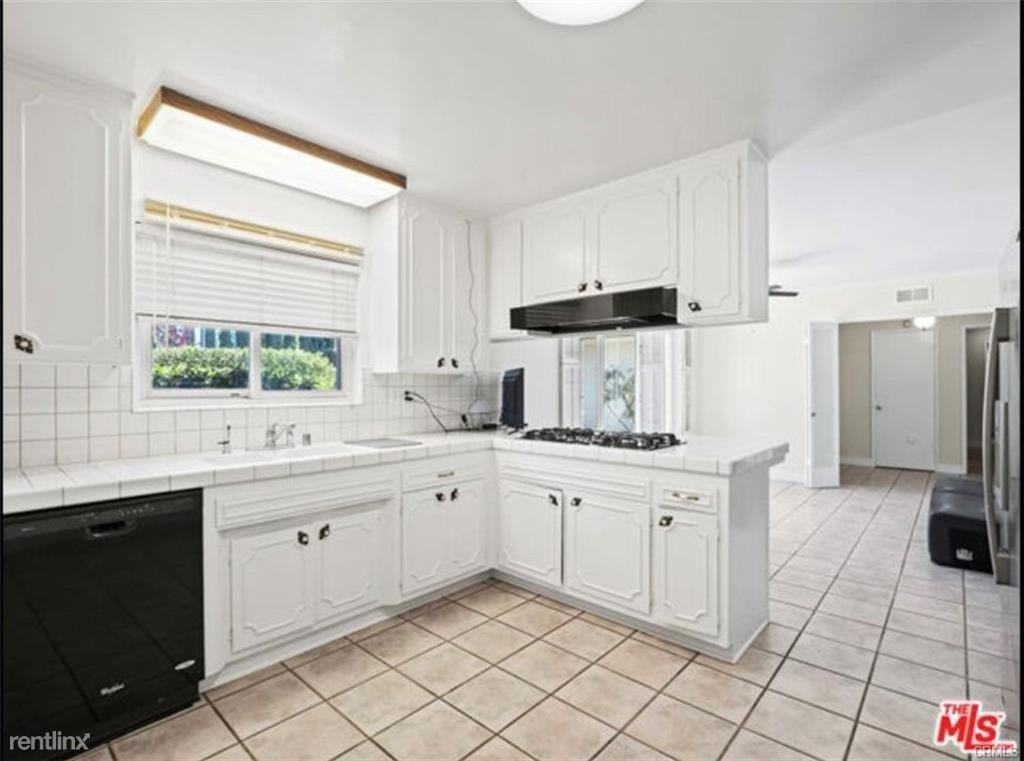 9601 Corbin Ave - Photo 3 of 9
