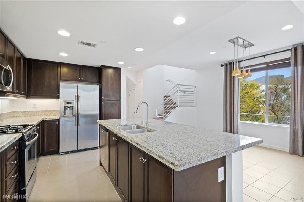 555 Rockefeller - Photo 2 of 10