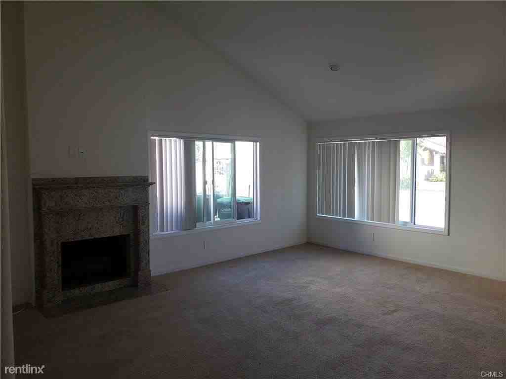 996 Azalea Dr - Photo 3 of 7