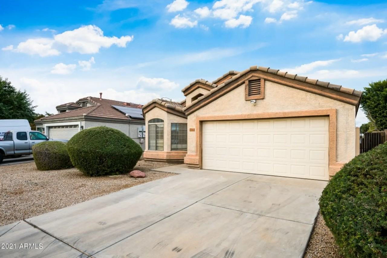 15554 W Mauna Loa Ln - Photo 2 of 25