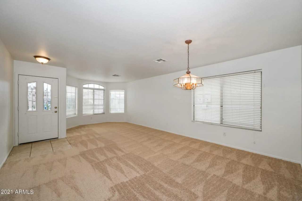 15554 W Mauna Loa Ln - Photo 3 of 25