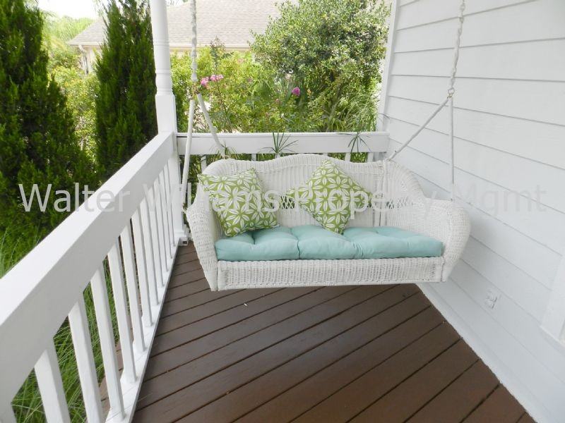 500 Turnberry Ln - Photo 2 of 25