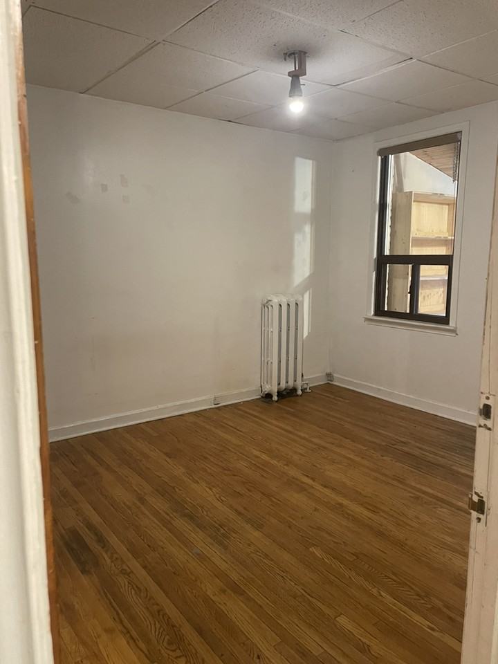 817 Bloor Street West - Photo 4 of 10