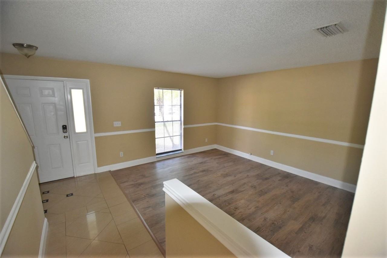 15908 Bridgewater Ln - Photo 2 of 20