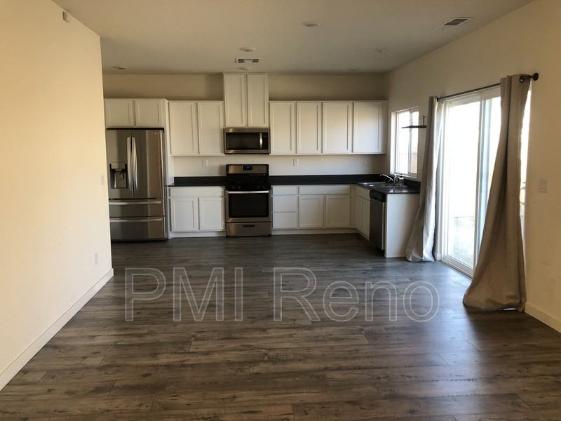 1396 Hickory Tree Dr - Photo 3 of 20