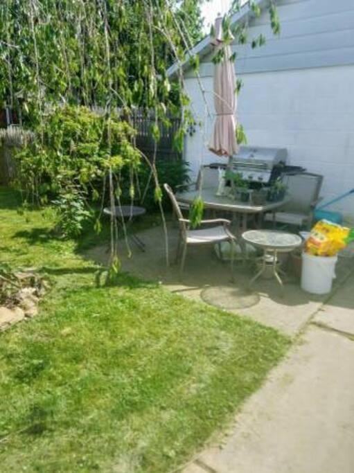 270 Bates Street - Photo 7 of 16