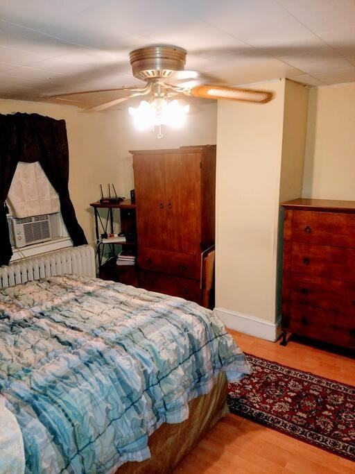 270 Bates Street - Photo 4 of 16