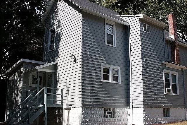 492 Crouse St - Photo 2 of 8