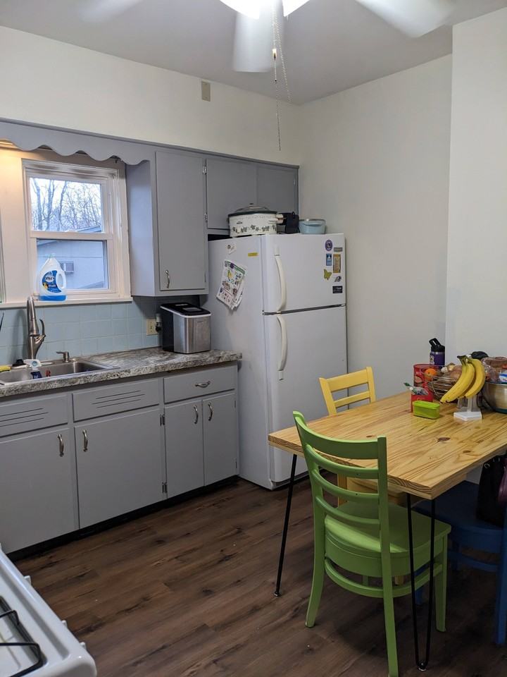 492 Crouse St - Photo 5 of 8