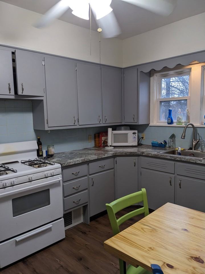 492 Crouse St - Photo 6 of 8