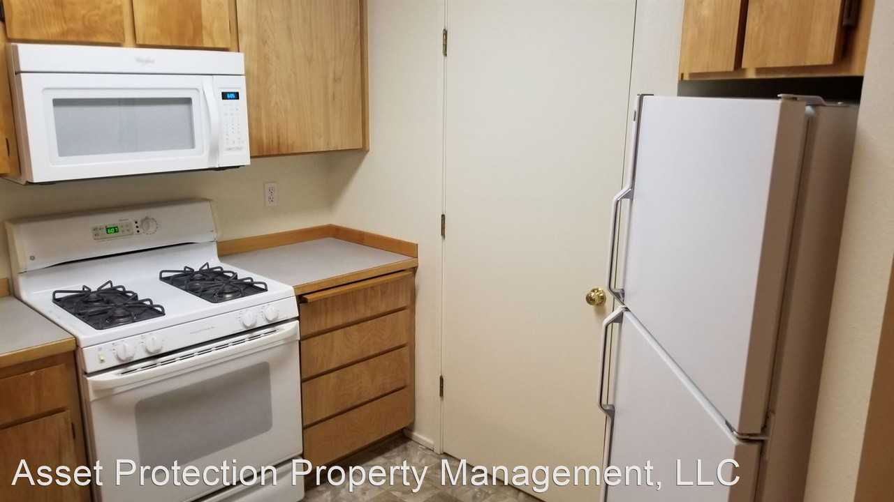 1972 NE Sams Loop - Photo 3 of 13