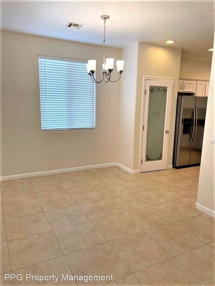 230 N 174th Dr - Photo 3 of 18