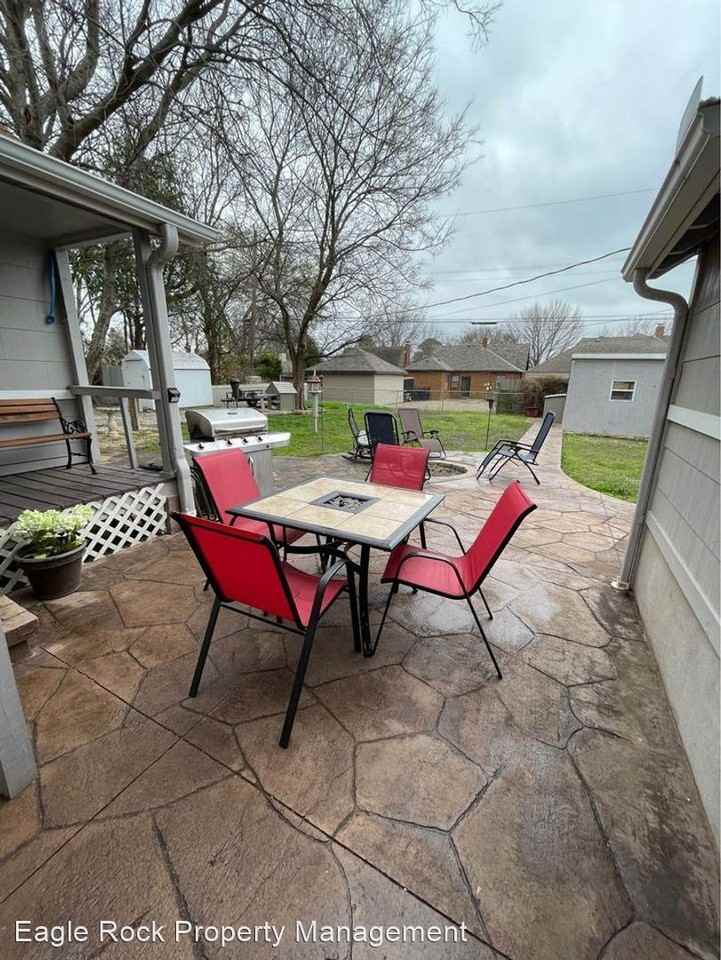 2728 East 14th Street South - Photo 3 of 13