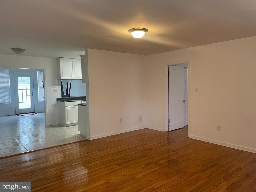 710 Annapolis Dr - Photo 3 of 13