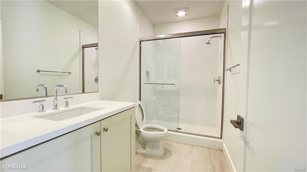 101 Yellow Iris - Photo 3 of 10