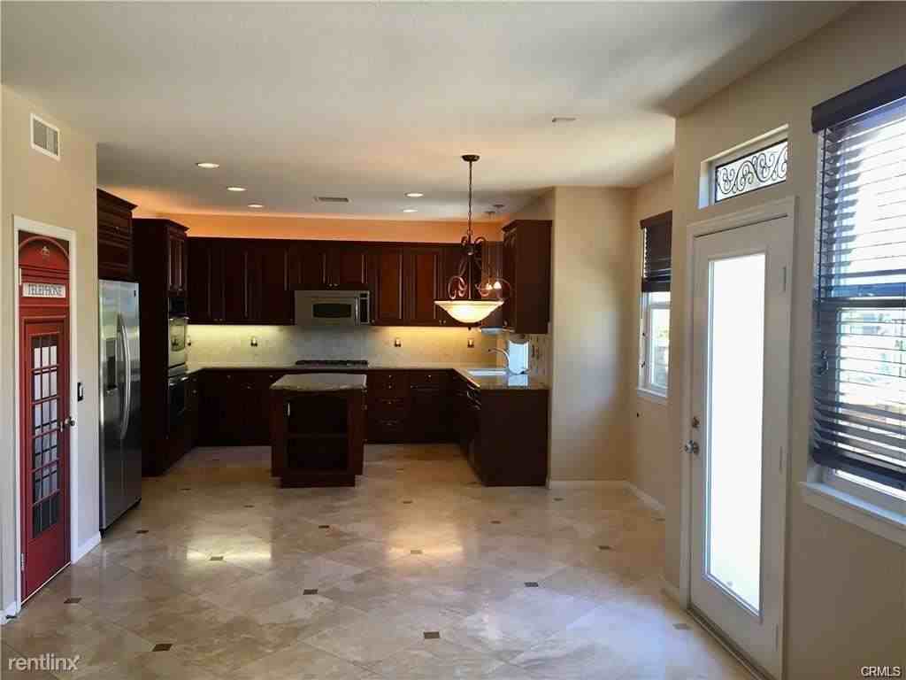 24585 Summerland Cir - Photo 2 of 10