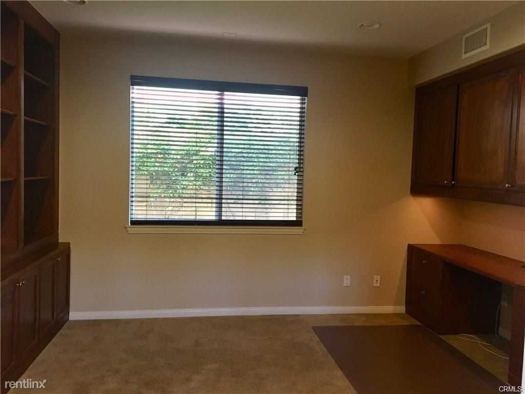 24585 Summerland Cir - Photo 3 of 10