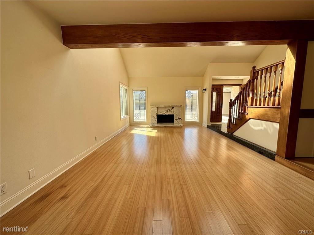 16612 Carousel Ln - Photo 3 of 11