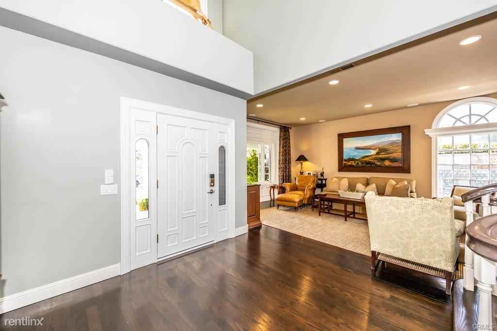 24271 Cascades Dr - Photo 3 of 12