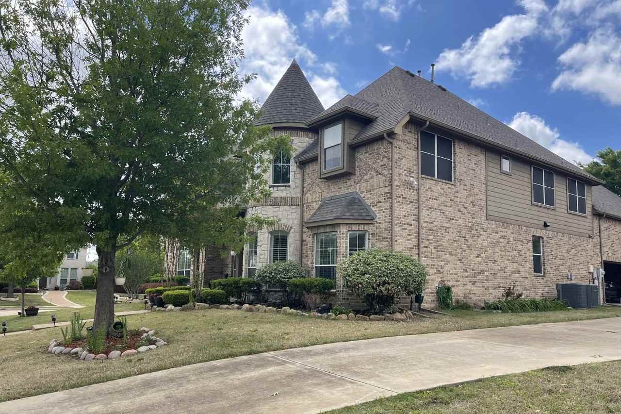 304 Shady Oaks Dr - Photo 2 of 5