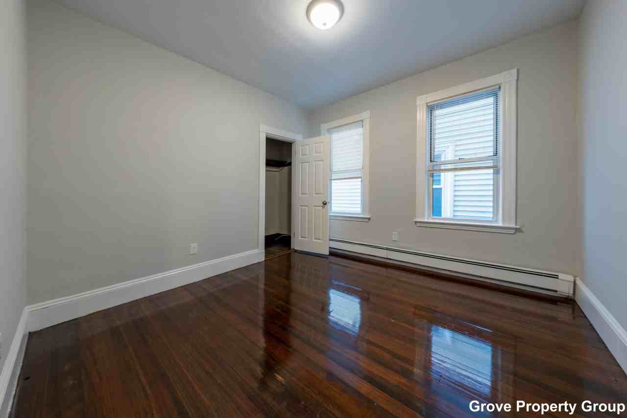 717 E 2nd St #2 - Photo 4 of 17