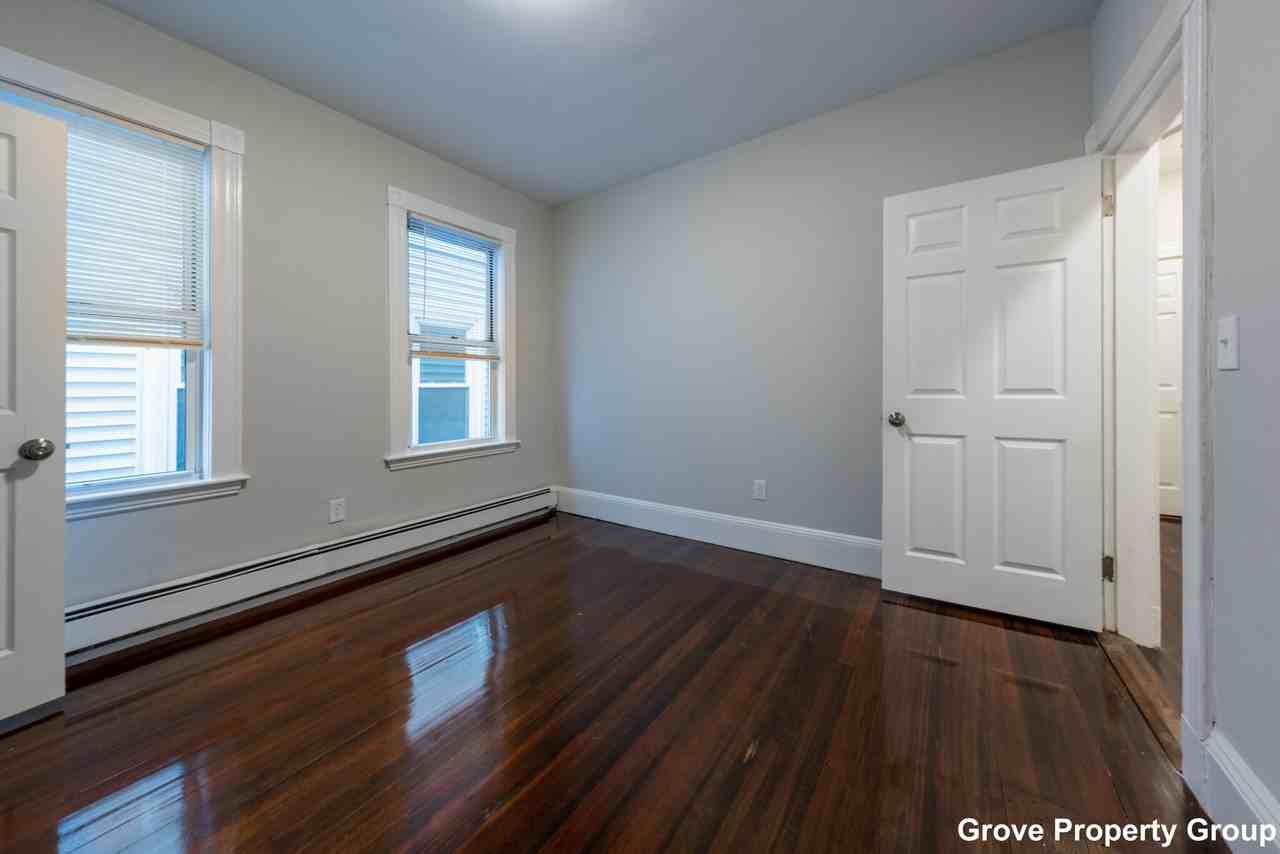 717 E 2nd St #2 - Photo 5 of 17