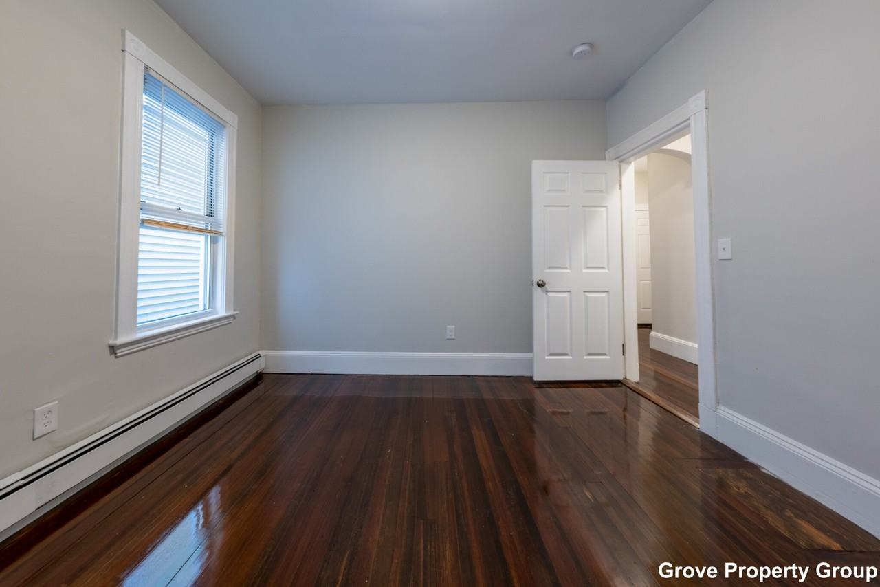 717 E 2nd St #2 - Photo 6 of 17