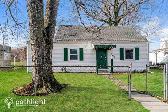 145 N Huron Dr - Photo 2 of 18