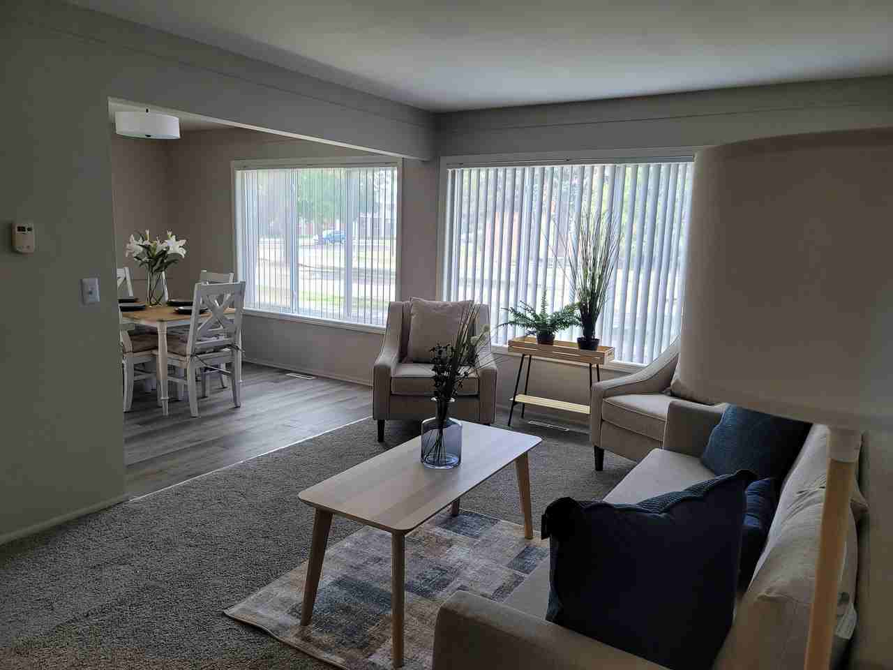 5040 HEATHER DR - Photo 2 of 10