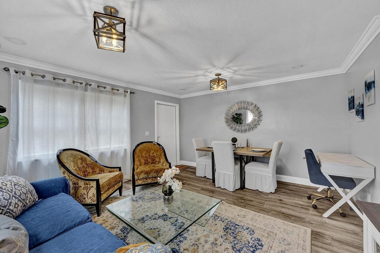 101 Ne 4th St #4 - Photo 2 of 10