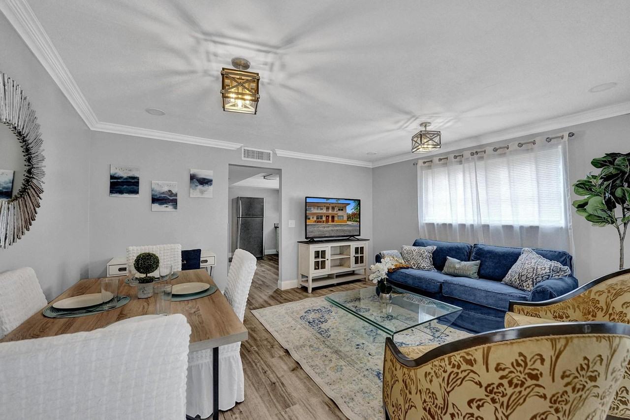 101 Ne 4th St #4 - Photo 3 of 10