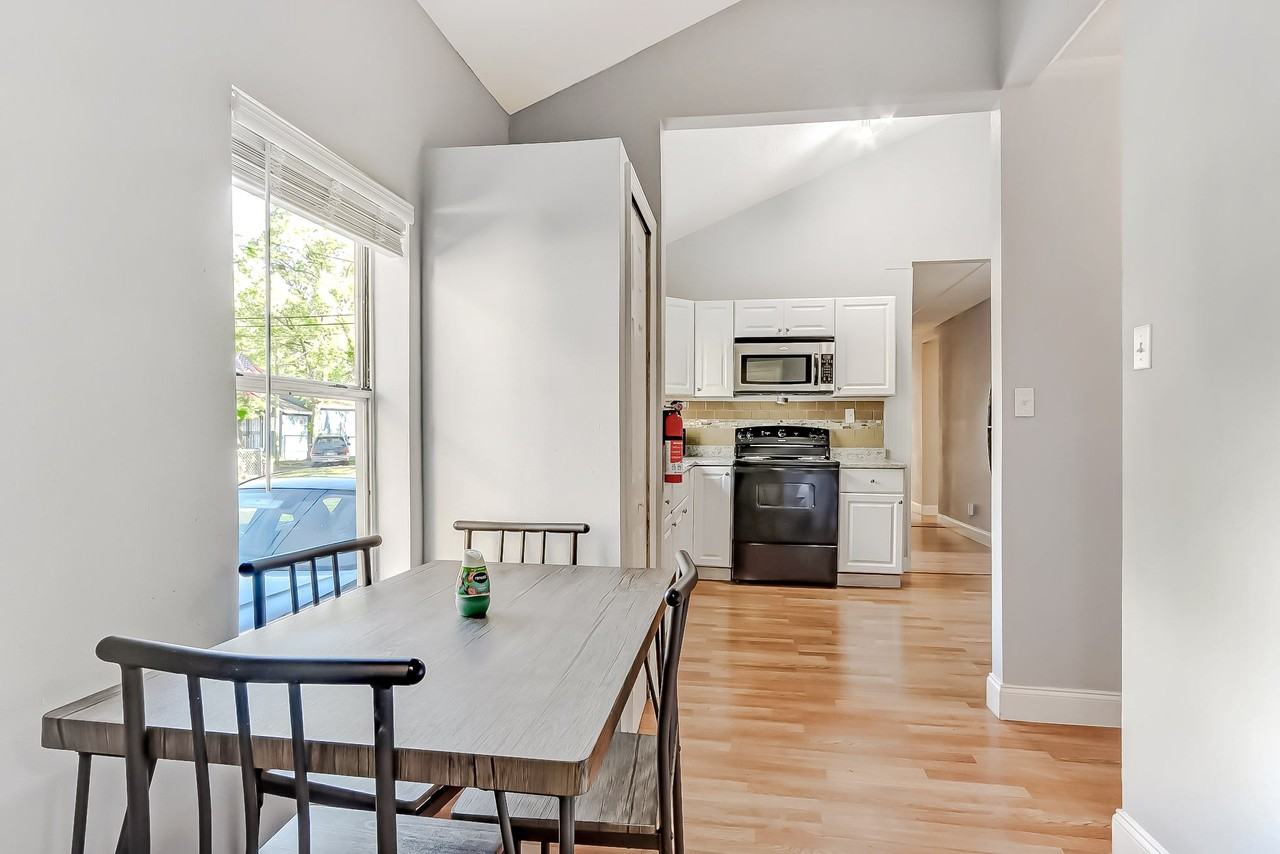 W 22nd St - Photo 5 of 8