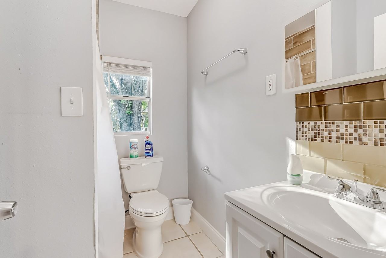 W 22nd St - Photo 4 of 8