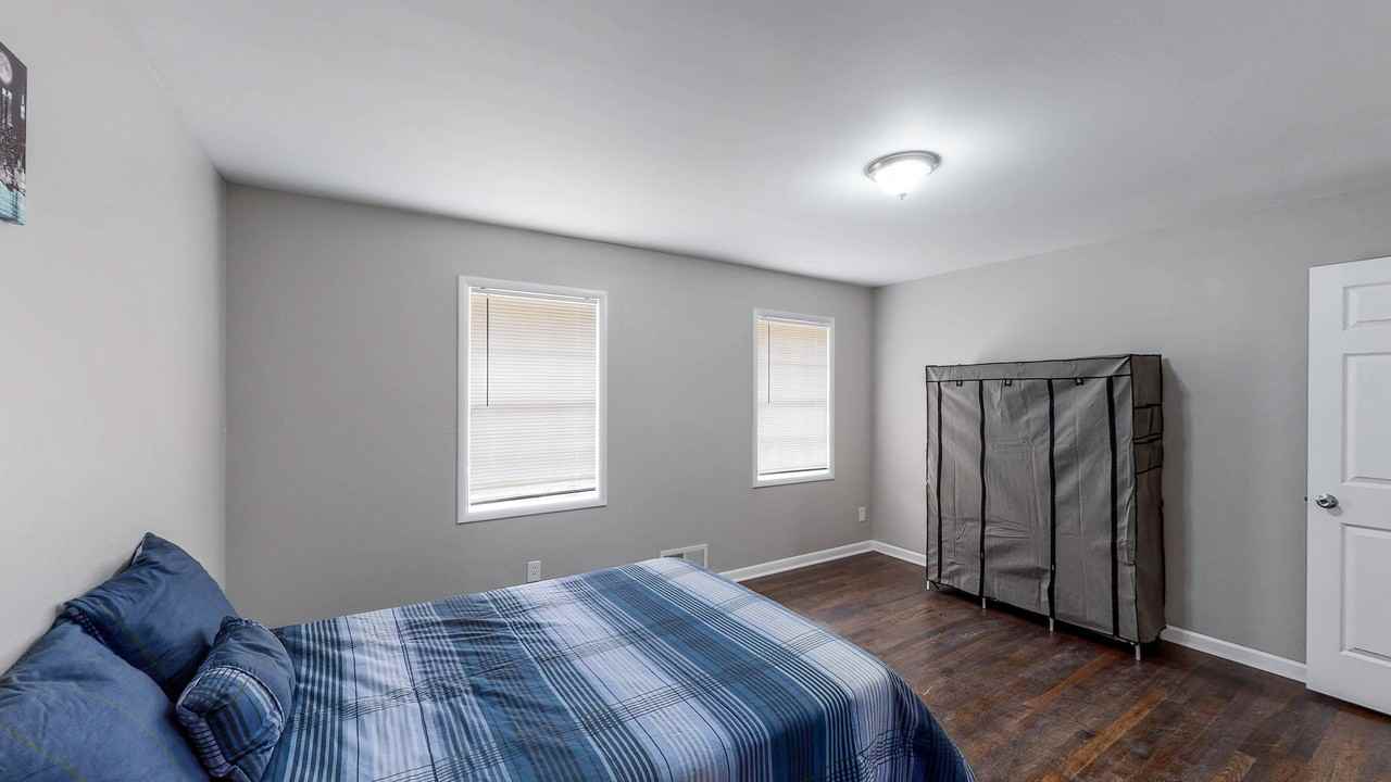 Glen Mora Dr - Photo 7 of 9
