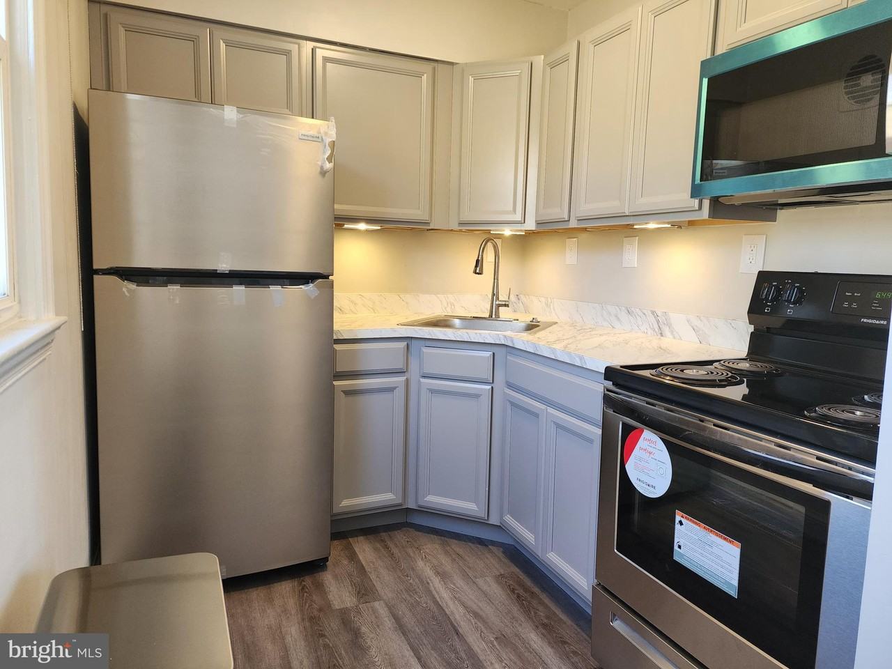 2326 Saint Clair Dr - Photo 2 of 14