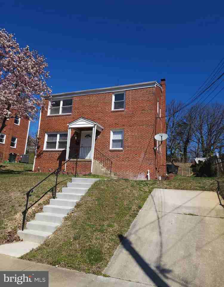 2326 Saint Clair Dr - Photo 3 of 14