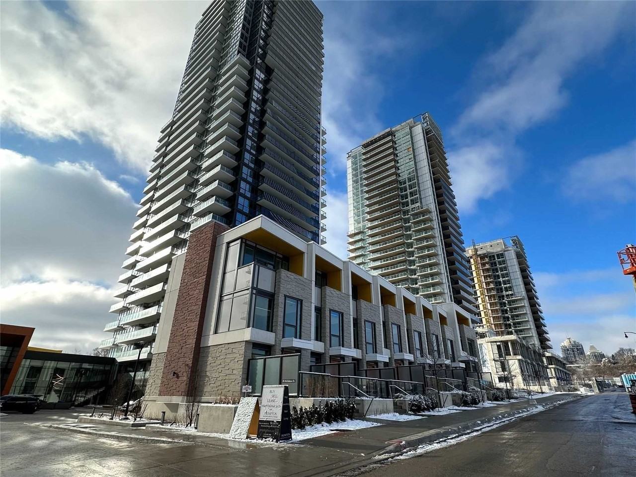 65 McMahon Drive, Toronto, ON M2K 0C2 2 Bedroom House for 3,300/month