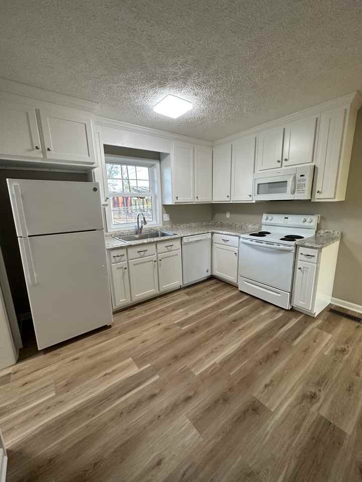 205 Harrison St - Photo 2 of 6