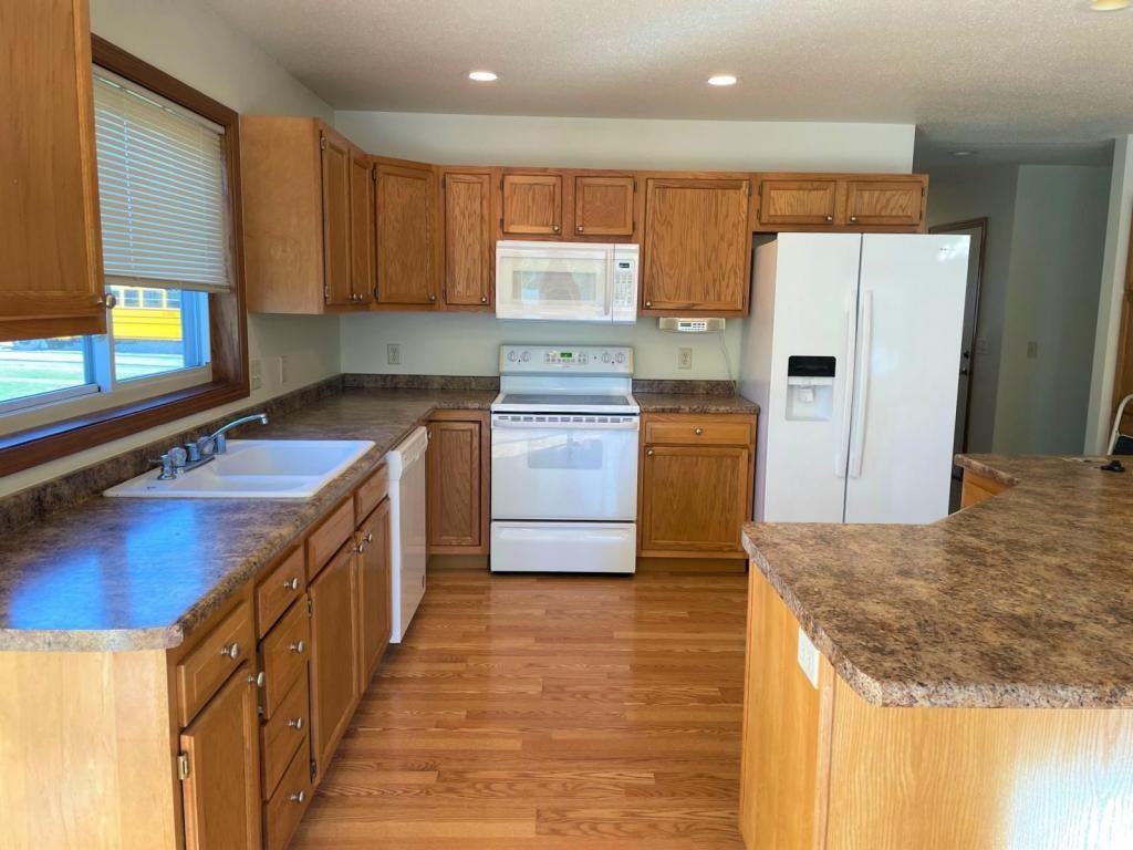 1914 Crooked Ave - Photo 2 of 12