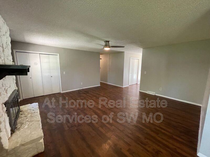 1401 W Glenwood St - Photo 6 of 15