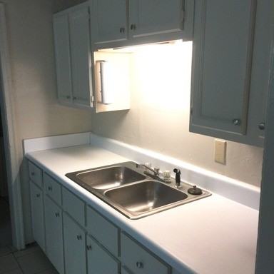 855 W Victory Dr - Photo 2 of 10