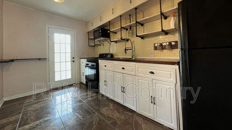 137 Dean St - Photo 2 of 14