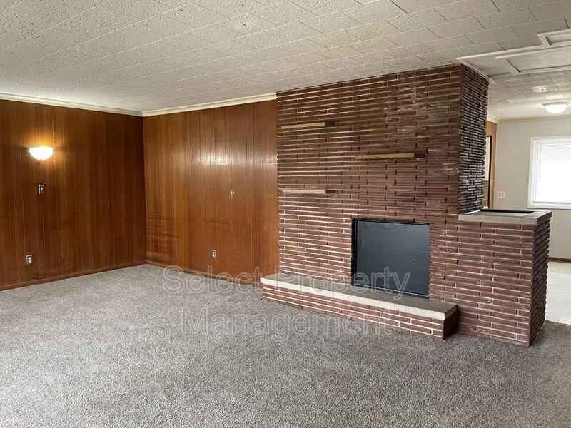 7616 W Jefferson Blvd - Photo 2 of 24