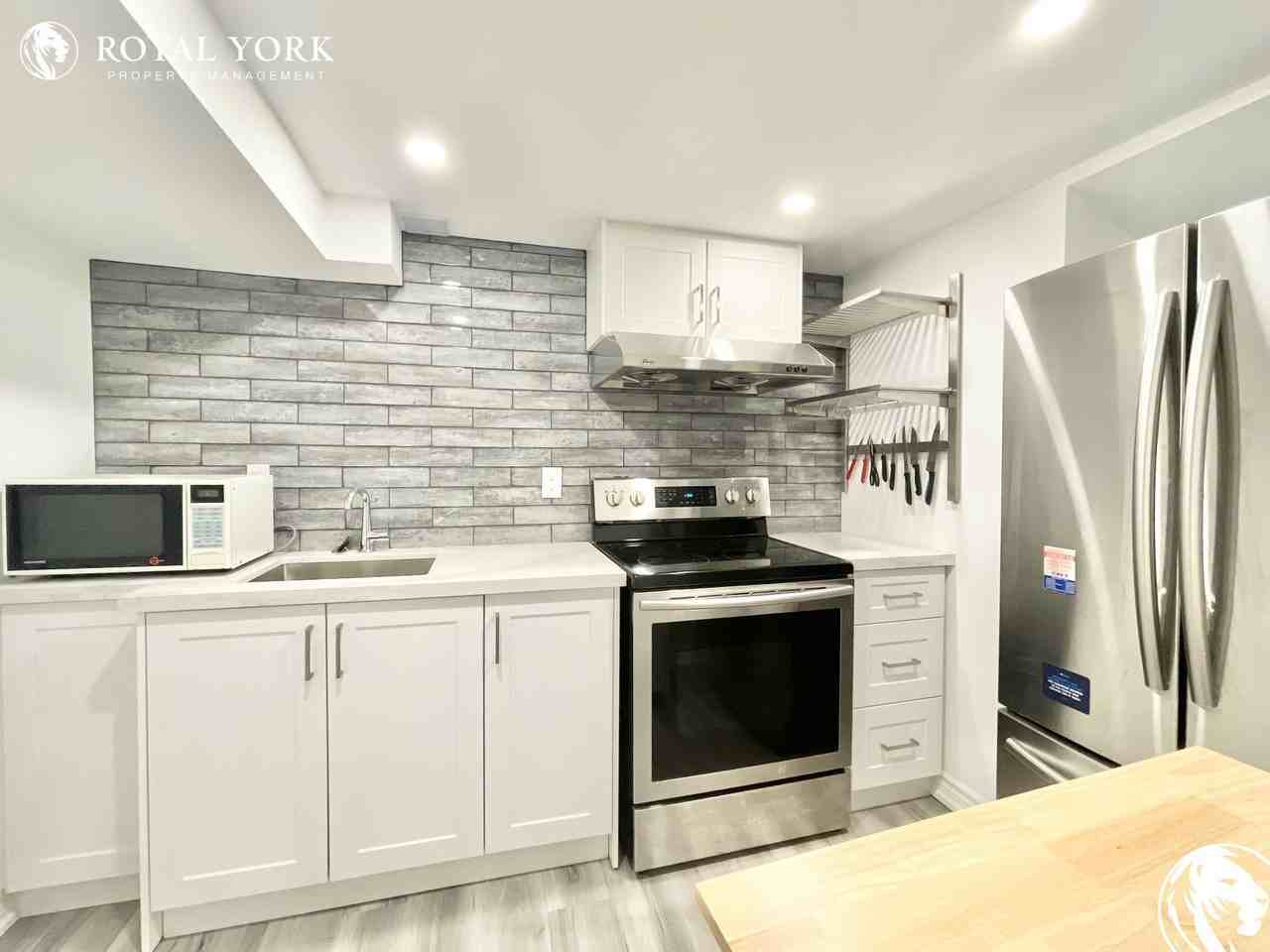 9 Trawley Cres #2 - Photo 3 of 21